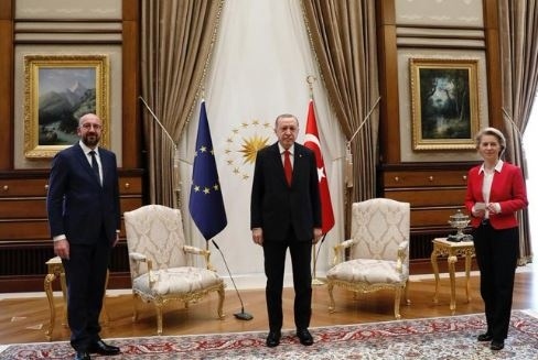Фон дер Лайен и Мишел обсъждат с Ердоган бъдещето на отношенията ЕС-Турция (СНИМКИ)